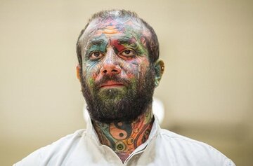 تتلو برای اولین‌بار و با چهره تتو شده شناسنامه گرفت