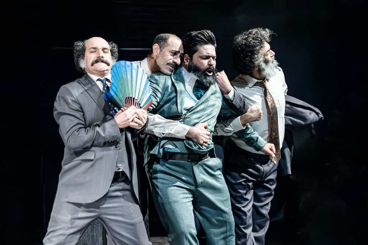 نگاهی به نمایش «وقتی الاغ‌ها عاشق می‌شوند» به کارگردانی جعفر مهیاری؛ دلدادگی چند جانور مبادی آداب