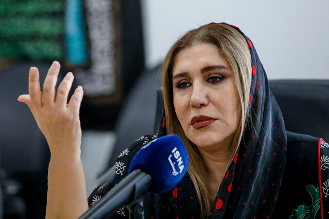 نسیم ادبی نمایش «اتاق فرار» را روی صحنه میبرد؛ سورپرایزی که به جنایت میانجامد نسیم ادبی نمایش «اتاق فرار» را روی صحنه میبرد؛ سورپرایزی که به جنایت میانجامد