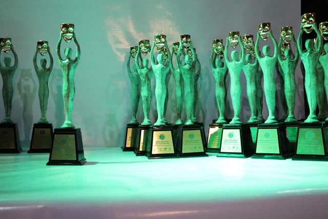 پایان جشنواره تئاتر خیابانی مریوان؛ «انسان خطای آخر» و «حنان» برگزیده شدند پایان جشنواره تئاتر خیابانی مریوان؛ «انسان خطای آخر» و «حنان» برگزیده شدند