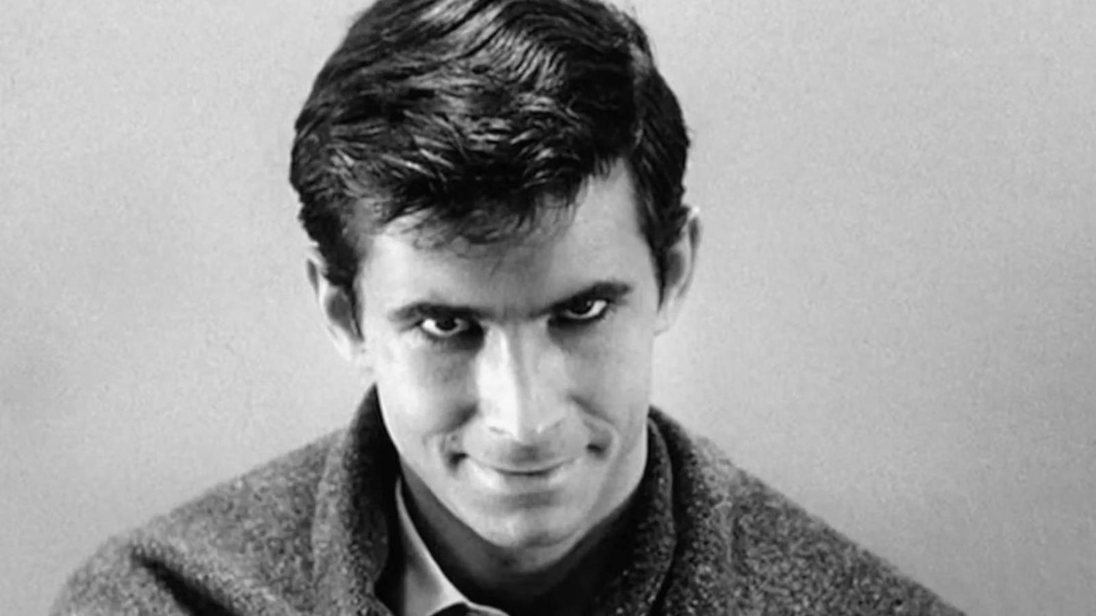 ۱۰ مرگ معروف و ماندگار در تاریخ فیلمهای ترسناک | از هالووین تا موروثی ۱۰ مرگ معروف و ماندگار در تاریخ فیلمهای ترسناک | از هالووین تا موروثی