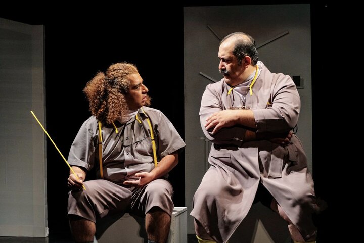 تمدید ۲ شبه نمایش ابزورد «لطفا تحت هر شرایطی» در خانه هنرمندان تمدید ۲ شبه نمایش ابزورد «لطفا تحت هر شرایطی» در خانه هنرمندان