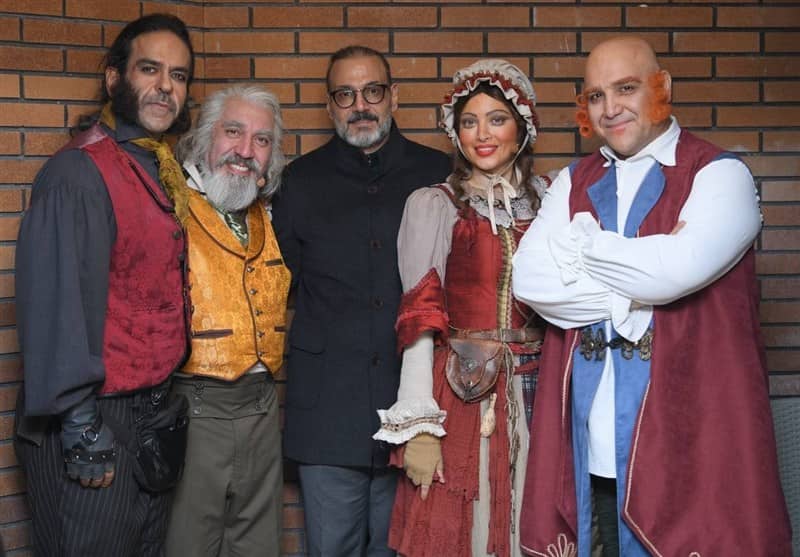 استقبال ۷۰ هزار نفری از موزیکال «الیور توئیست»؛ تمدید اجراها و بداههگوییهای هوتن شکیبا استقبال ۷۰ هزار نفری از موزیکال «الیور توئیست»؛ تمدید اجراها و بداههگوییهای هوتن شکیبا