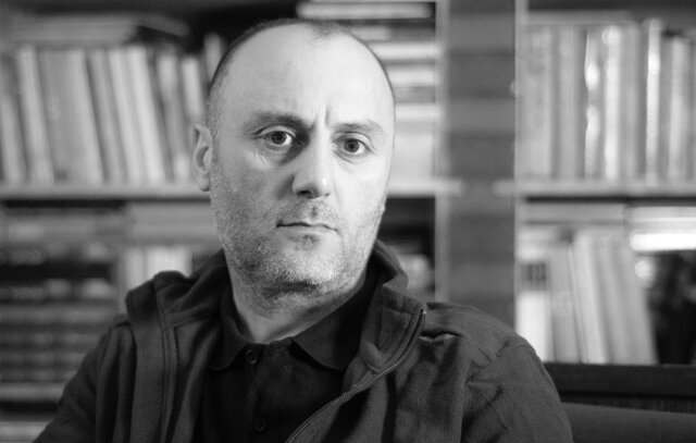 آقاجمالی: تئاتر فجر «صد هزار فرسنگ» از واقعیت بدنه فاصله دارد/ کناره‌گیری به دلیل بسته شدن روزنه امید آزادی