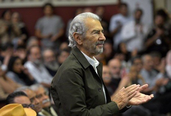 ۸۴ سالگی فرامرز قریبیان؛ قهرمانی که مردم روی دست بلند کردند ۸۴ سالگی فرامرز قریبیان؛ قهرمانی که مردم روی دست بلند کردند