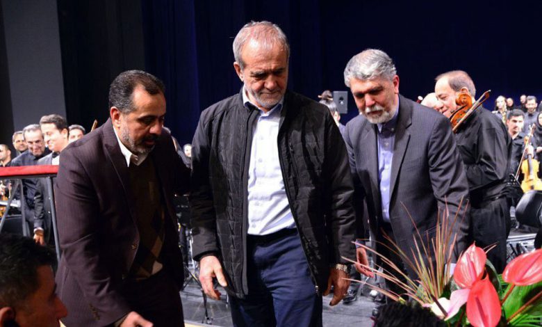 رئیس جمهور به تماشای «سیمرغ» نشست