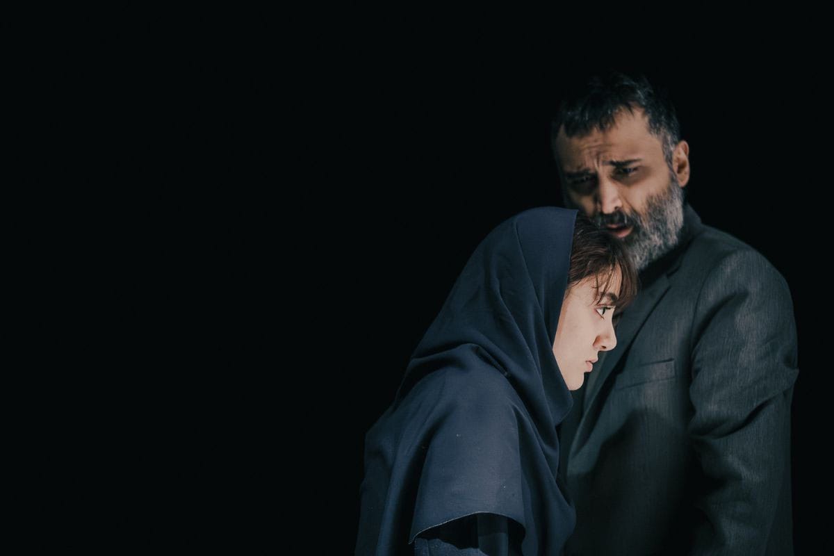 نقد نمایش «کلیسم» مهدی ضیاچمنی؛ مقاومت تئاتری مساله‌مند علیه بورژوازی