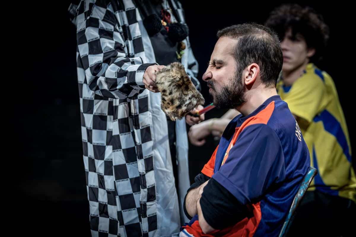 درباره نمایش وحشی به کارگردانی امیر ساعتچی؛ ناپدید شدن اعجاب‌انگیز گربه‌های محل