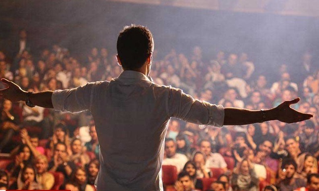 آقایان خواننده! دقیقا روی صحنه چه می‌کنید؟