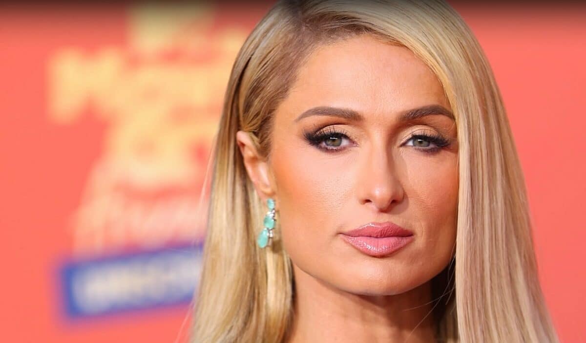 پاریس هیلتون ۱۰۰,۰۰۰ دلار برای کمک به قربانیان آتش‌سوزی‌ها اهدا کرد