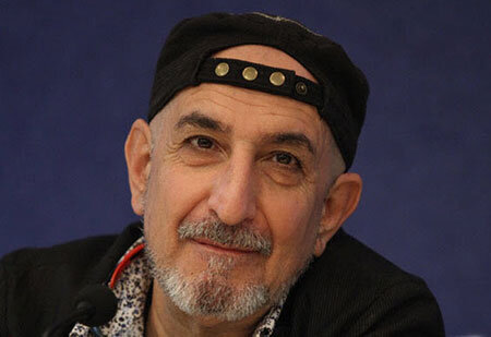 فرهاد آئیش کتاب چاپ می‌کند