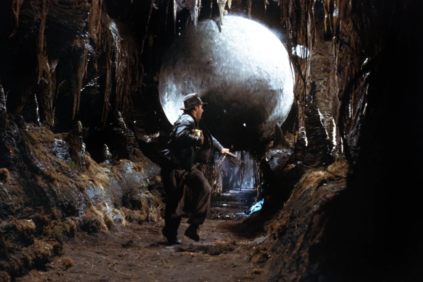 حادثه در نمایش ایندیانا جونز دیزنی‌ورلد؛ مصدومیت کارمند با سنگ ۴۰۰ پوندی