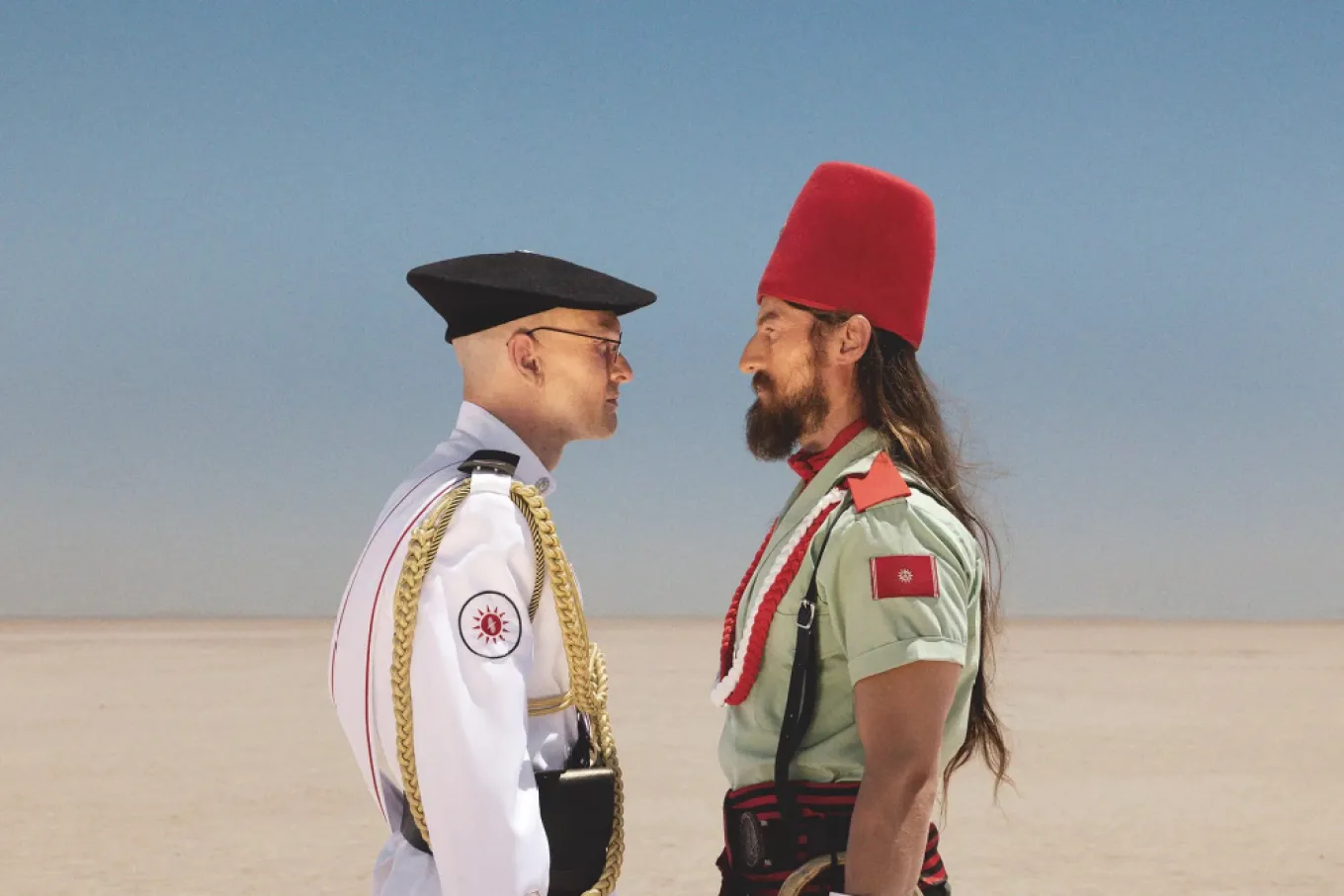 نقد و بررسی فیلم «دایره مستقیم» (Straight Line)؛ تقابل در مرزهای نمادین