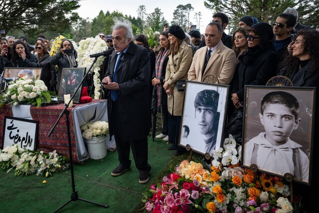 تصاویری تازه از مراسم خاکسپاری بهرام بیضایی تصاویری تازه از مراسم خاکسپاری بهرام بیضایی