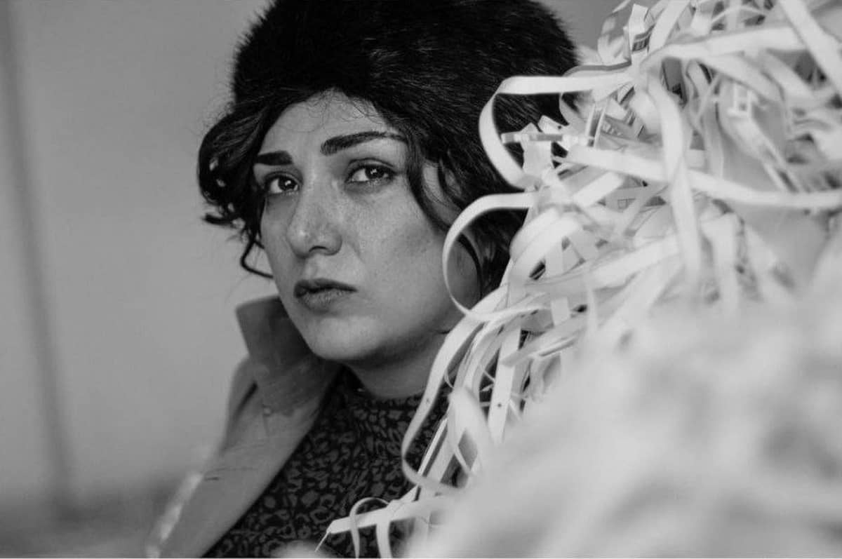 «رگ‌های آبی»، نسخه کم‌فروغ از «فروغ»/ فیلم بلاتکلیفی که نه مستند بود نه درام