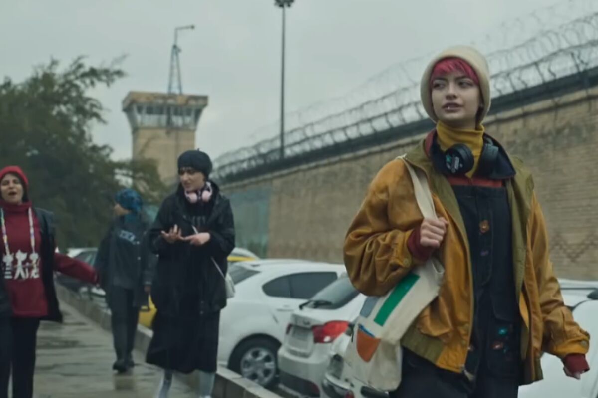 نقد فیلم «چشم بادومی»؛ رسوخ کی‌پاپ به سینمای ایران