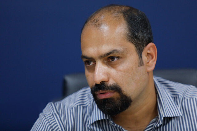 اعتراض علی ملاقلی‌پور به بیلبوردهای از عکس پدرش در شهر