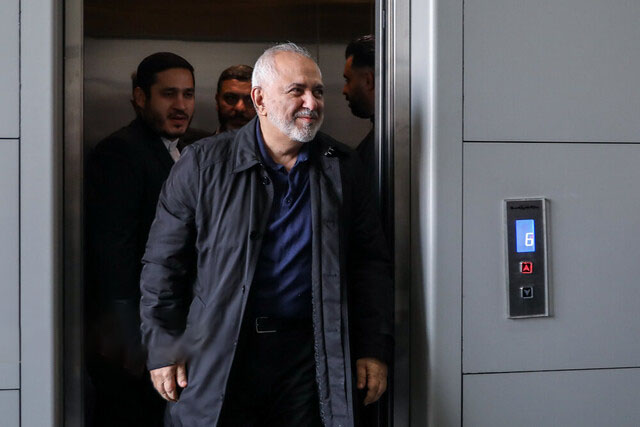 ظریف برای تماشای «خدای جنگ» به جشنواره فجر آمد