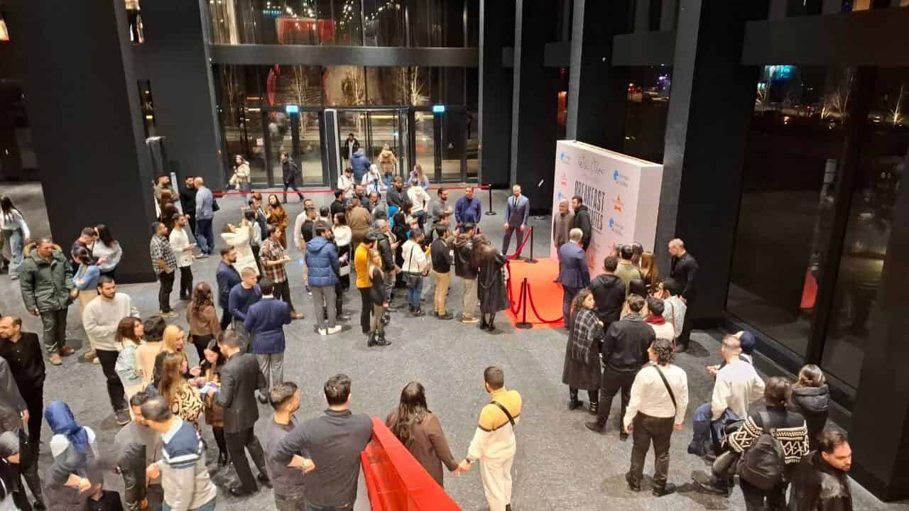 فرش قرمز برای فیلم «صبحانه با زرافه‌ها» در مسکو + فیلم