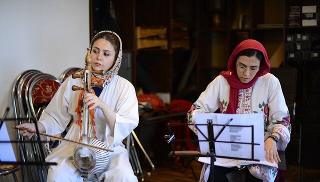 این زنان چگونه برای کنسرت مخاطب جذب میکنند؟ این زنان چگونه برای کنسرت مخاطب جذب میکنند؟