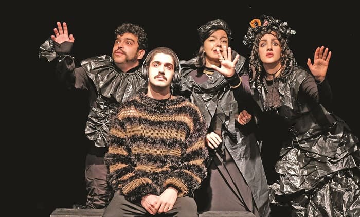 من از زیر شنل کیارستمی بیرون آمدم