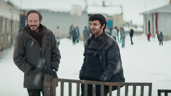 نقدی بر فیلم «درباره‌ علف‌های خشک» ساخته‌ نوری بیلگه جیلان؛ تابلویی از تنهایی و برف