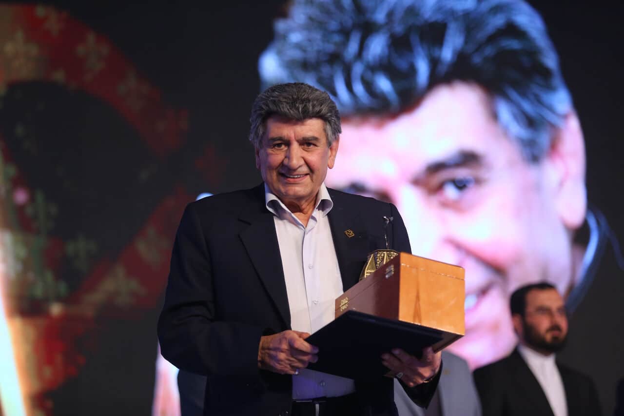 منوچهر والی‌زاده زیر دستگاه اکسیژن رفت