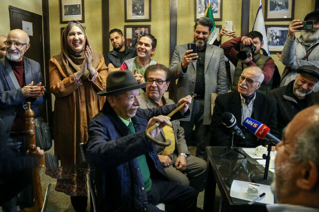 آواز و حرکات موزون علی نصیریان به یاد جوانی