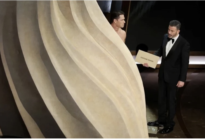 چرا جان سینا در مراسم اسکار 2024 برهنه شد؟