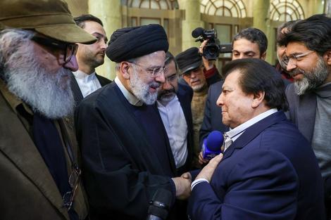 عباس قادری؛ از شلاق خوردن برای خوانندگی تا دیدار با رئیس جمهور + ویدئو 