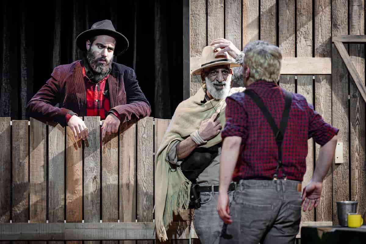 درباره نمایش «موش‌ها و آدم‌ها» به کارگردانی مهدی رضایی؛ قصه پر آب چشم بی‌خانمان‌های کوچ‌گر