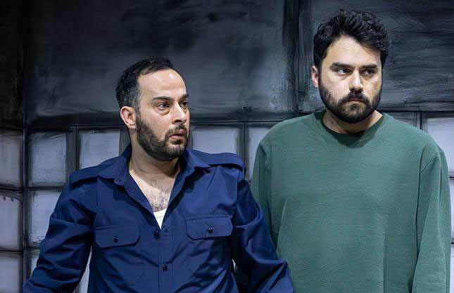 بازیگر نمایش «کرشن‌دو»: بازی در سه نقش به صورت همزمان برایم جذاب بود