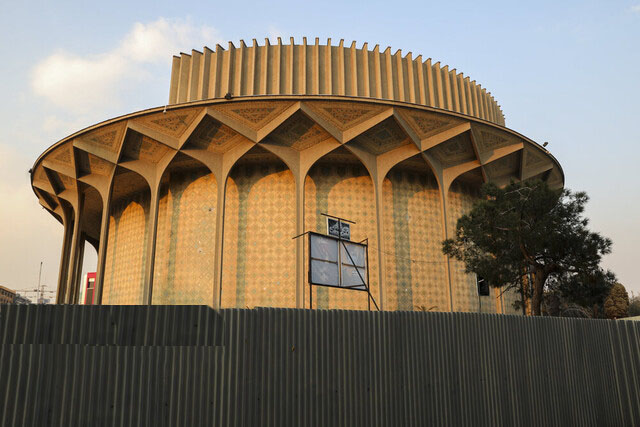 سال تمام شد و قصه تئاتر شهر به سرانجام نرسید