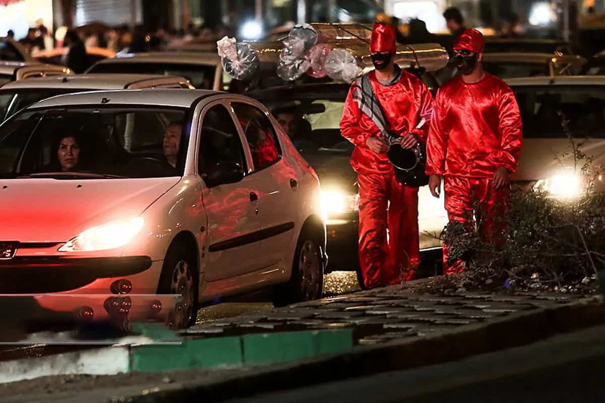 از تکدیگرانِ قرمزپوشِ خیابانی تا حاجیفیروز اسطورهای از تکدیگرانِ قرمزپوشِ خیابانی تا حاجیفیروز اسطورهای