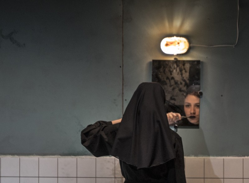 نوشتهای بر نمایش شیرخشک/ یک فروپاشیِ تمیز نوشتهای بر نمایش شیرخشک/ یک فروپاشیِ تمیز