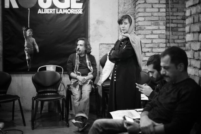  این نمایش را از فاصله دور ببینید