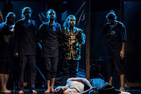 نمایش «ابتدا وارد می‌شود» یک هفته دیگر تمدید شد