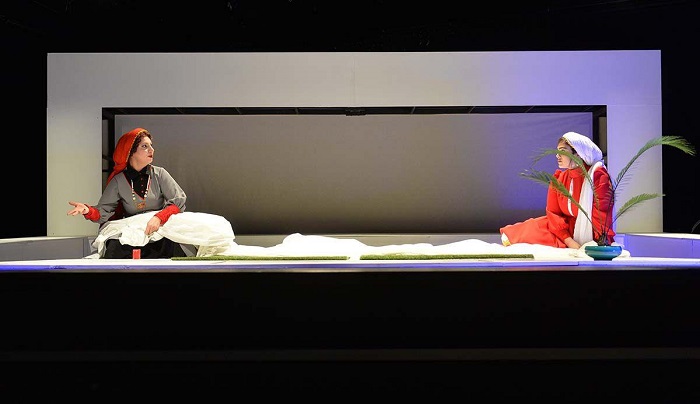 جلسه نقد نمایش «تنها خرچنگ خانگی لای ملافه ها خانه می کند، اتللو» در تالار قشقایی برگزار می‌شود