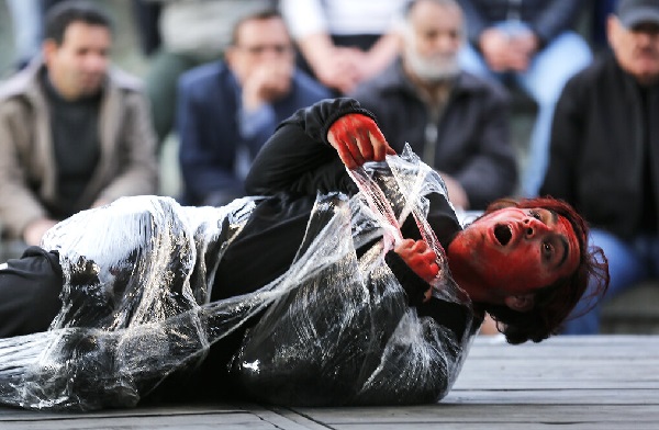 نهایت همکاری را با گروه‌های تئاتری برای جبران آسیب‌های تعطیلی خواهیم داشت