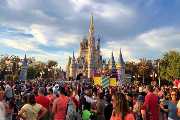 همه پارک‌های موضوعی «دیزنی» و «یونیورسال» بسته می‌شود