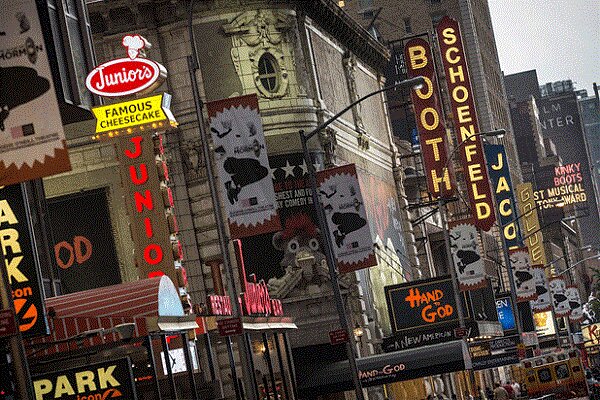 چراغ‌های «برادوی» خاموش شد/ تجمع بیش از ۵۰۰ نفر در نیویورک ممنوع