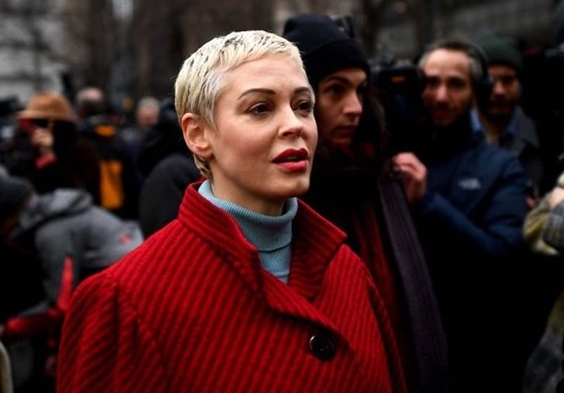 اظهارات قربانی تجاوز هاروی وینستاین در جمع خبرنگاران: تازه می‌توانم نفس بکشم 