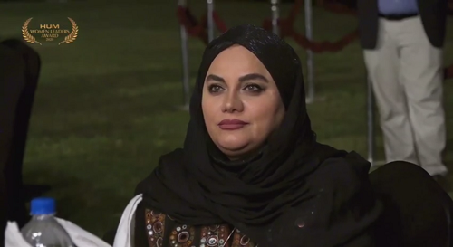 نشان برترین زنان راهبر پاکستان به نرگس آبیار اهدا شد 