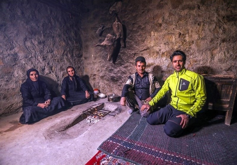 حادثه برای عوامل تولید «ایرانگرد»؛ قارایی: میروم تست کرونا بدهم، تا زندهام  حادثه برای عوامل تولید «ایرانگرد»؛ قارایی: میروم تست کرونا بدهم، تا زندهام