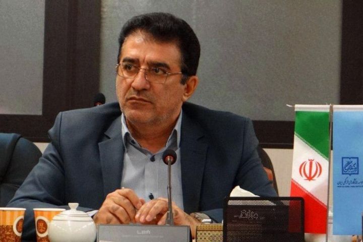 برای کمک به هنرمندان به دنبال بهانه هستیم