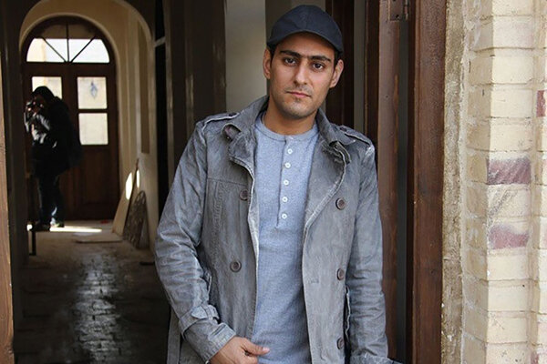 هنرمندانی که برای معاش ناگزیر از دستفروشی شده‌اند!