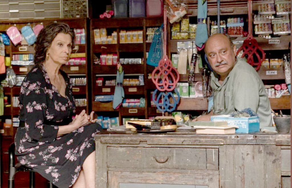 بعد از تعطیلی سینما به خاطر کرونا به فکر افتادم پیک موتوری شوم