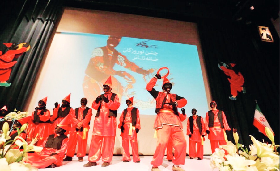 نگاهی از منظر مطالعات فرهنگی به تشكيلات خانه تئاتر / كاسه داغتر از آش نگاهی از منظر مطالعات فرهنگی به تشكيلات خانه تئاتر / كاسه داغتر از آش