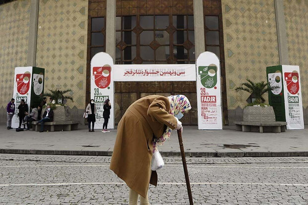 کارگردان و بازیگر «اسموکینگ روم» بستری شد/ تبلیغ عجیب جشنواره