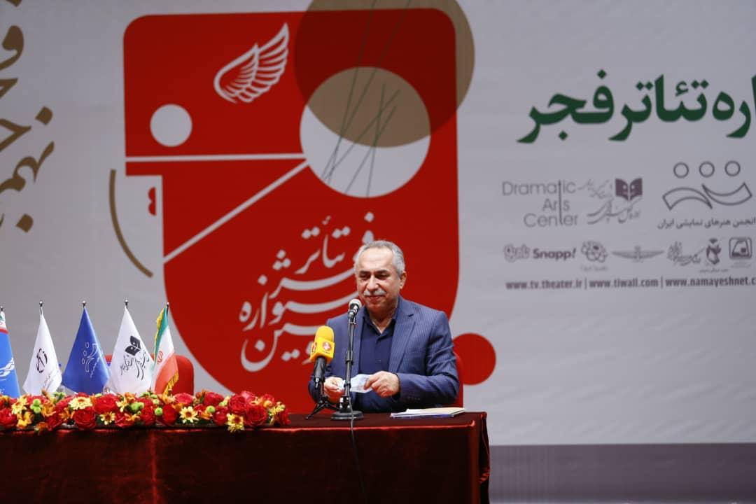  نمی‌توانستیم بنشینیم و نابودی تئاتر را تماشا کنیم‌